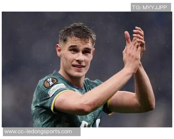 范德芬得知伊萨克受伤后立即联系并表达歉意 范德芬得知伊萨克受伤后立即联系并表达歉意