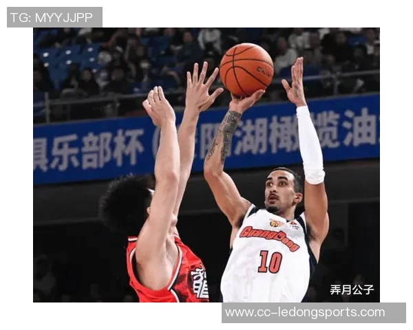 杜马斯之子奎因与杨瀚森技术内线转身出色但防守能力待提升