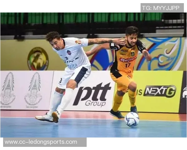 马克西首节火力全开7投6中狂砍15分3断助力球队领先对手